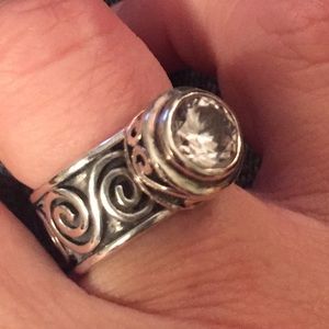 Silpada Rare Ring Swirly .925 Bezel Set Size 6