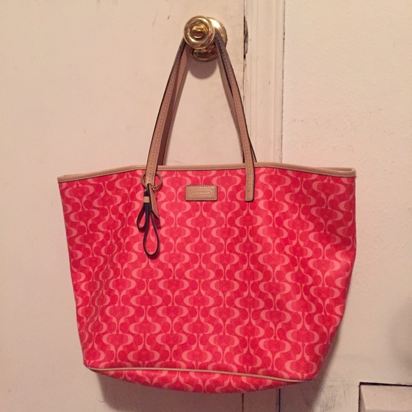 Coach large shoulder bag, red color