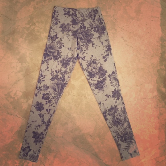 Floral printed grey leggings