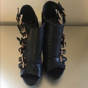 Never worn black wedges