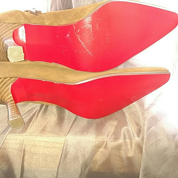 GOURGOUS tan suede booties - Picture 2 of 4