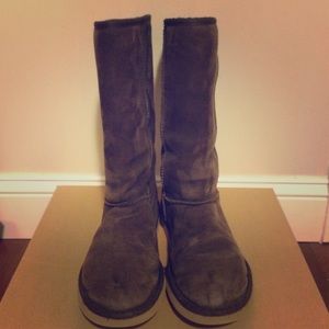 Tall chocolate brown uggs