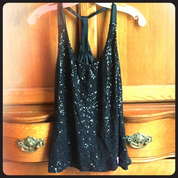 Black top! 🎉👠