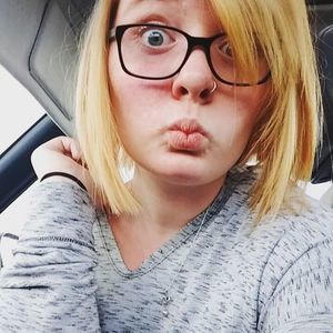 Meet your Posher, Casandra