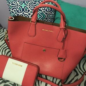 LIKE NEW Michael kors BAG & WALLET