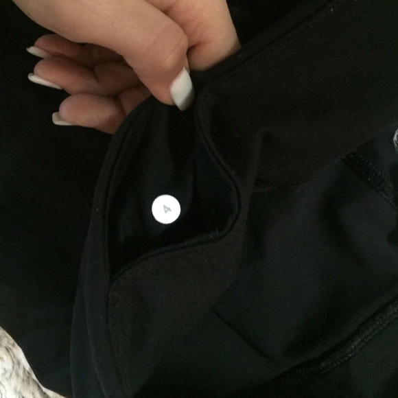 Lululemon crop leggings Size 4 - Picture 3 of 3