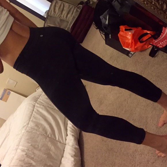 Lululemon crop leggings Size 4 - Picture 2 of 3