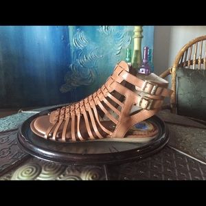 Vince Camuto gladiator type sandal