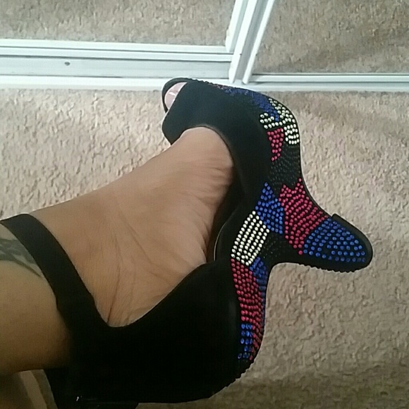 Steve Madden "Gravity" Heeless Heels