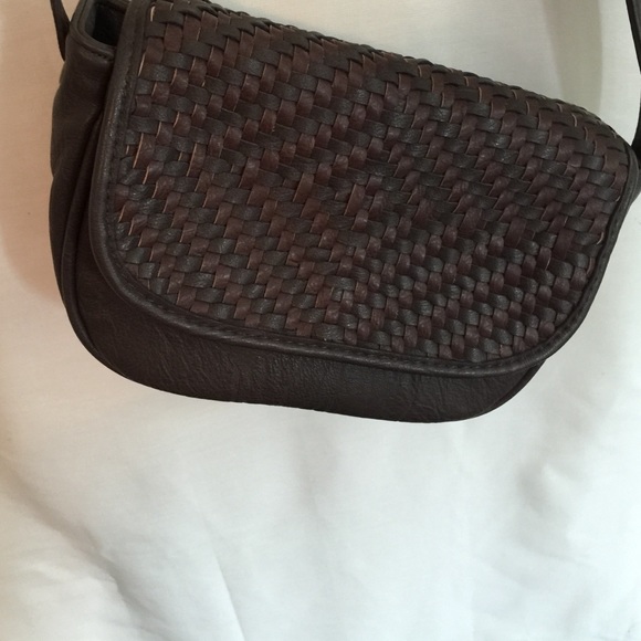 Cross body - Picture 2 of 2