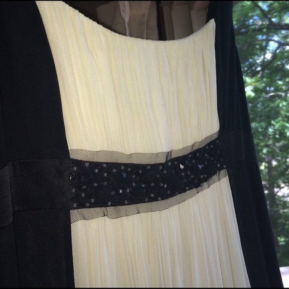 BCBG Formal Dress 6 - Picture 3 of 4