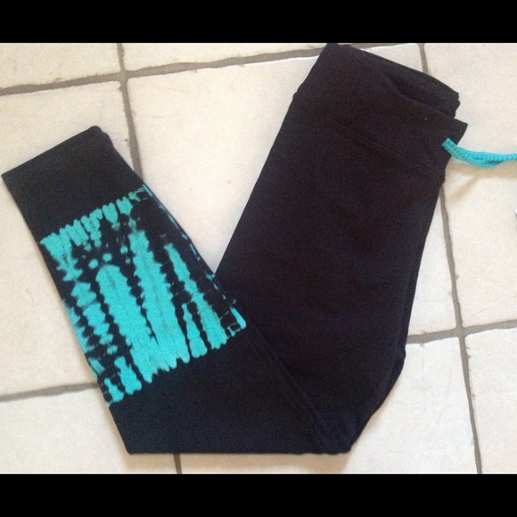 NWOT Cute Brazilian Supplex Athletic Crop Pants S