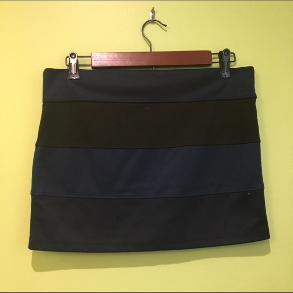 ☀️ Gorgeous Black And Blue Mini Skirt