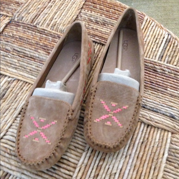 UGG Shoes - 💗UGG Calze Moccasin.