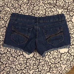 Cutoff folded denim shorts
