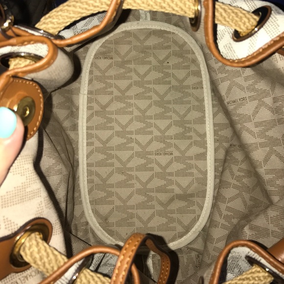 ❤️ONE HOUR SALE❤️ - Picture 2 of 4