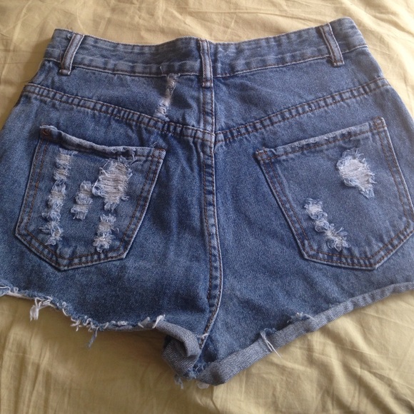 Mid waisted shorts - Picture 2 of 4