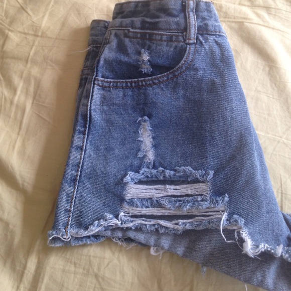 Mid waisted shorts - Picture 3 of 4