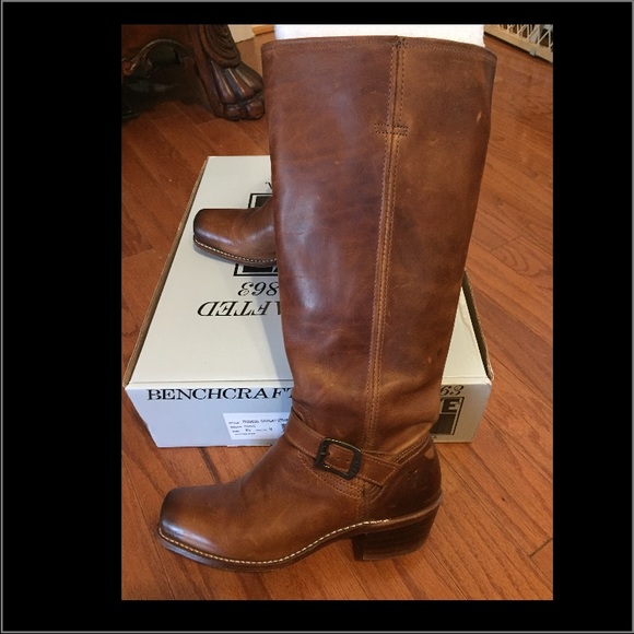 Frye Calvary Strap 15L size 8.5M Cognac