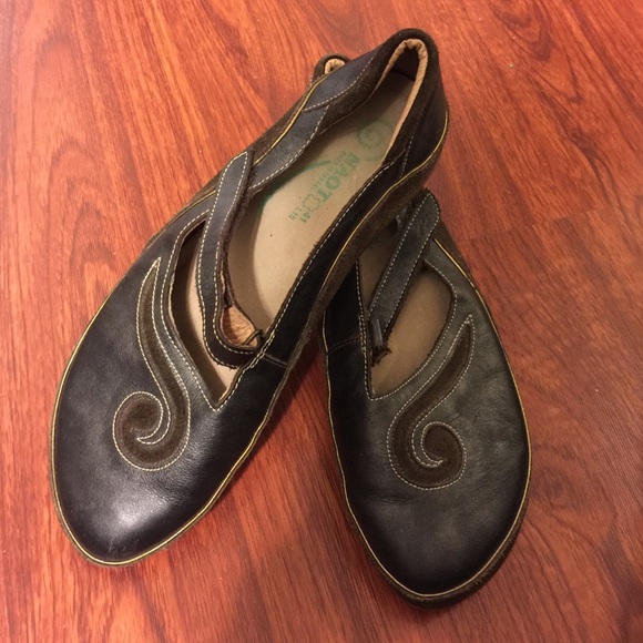 Noat Mary Janes. Size 10.