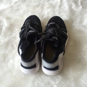 Black and white Huarache