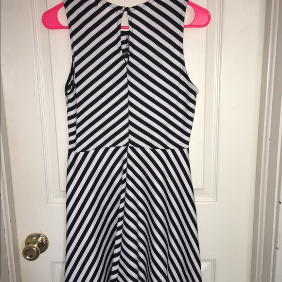 Striped dress - Picture 4 of 4