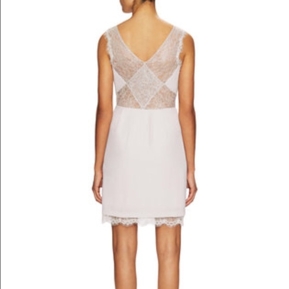 SOLD✨HP✨BCBG 'Maud' dress in cloud gray - Picture 2 of 4