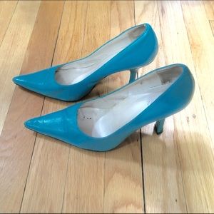 GUESS turquoise heels