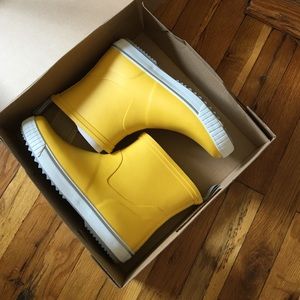 NWT Tretorn Yellow Rainboots
