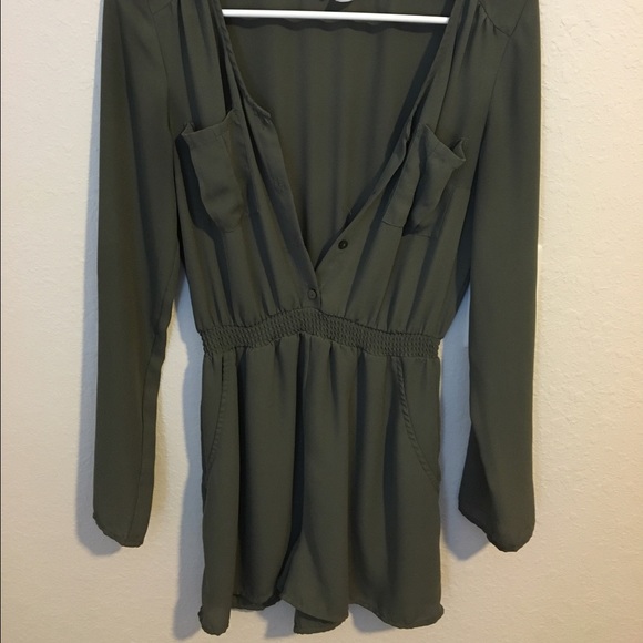 Olive Romper w pockets