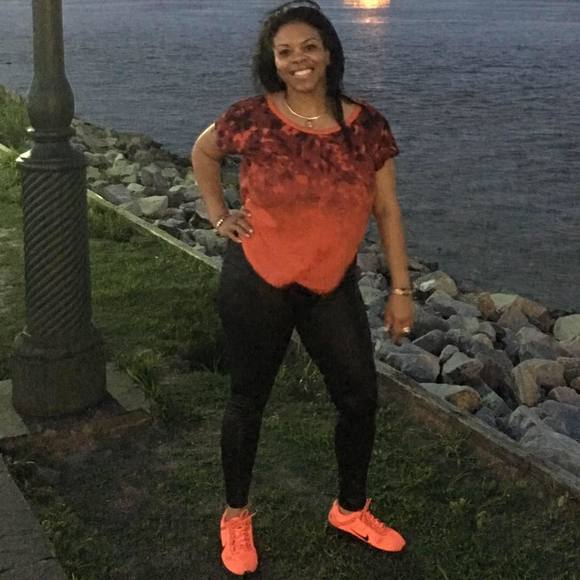 Meet your Posher, Dedra - Picture 1 of 1