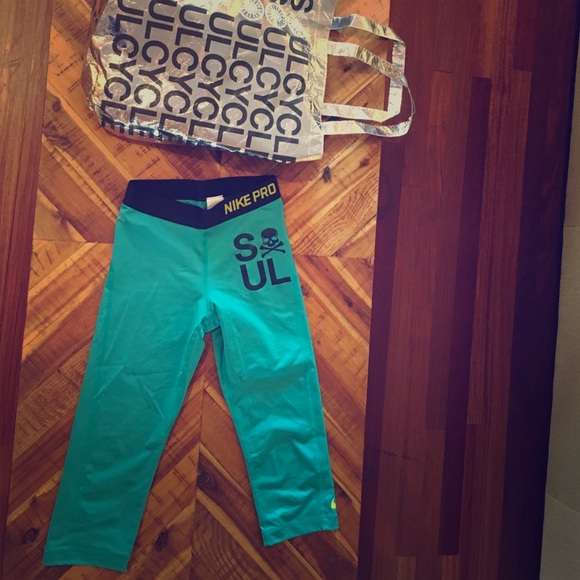 Nike for Soul Cycle Dryfit Capri