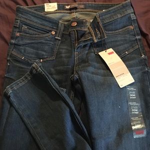 Demi curve Levi's