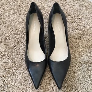 Nine West pointy toed black pumps in 7.5
