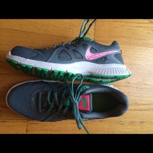 Nike revolution 2 size 10 Women's