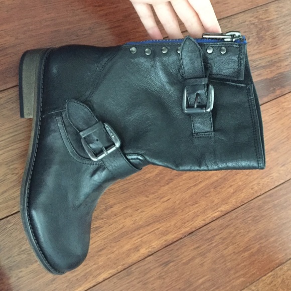 NEVER BEEN WORN Steve Madden combat boots~