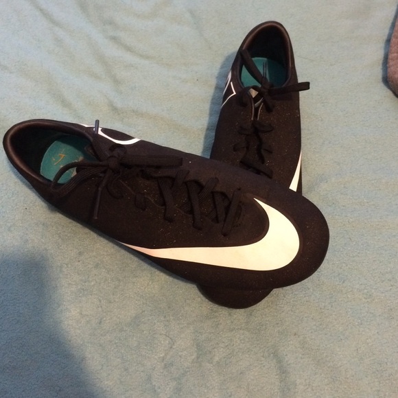 Soccer cleats