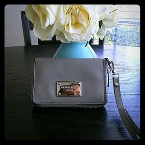 ❤SALE❤Michael Kors Wristlet