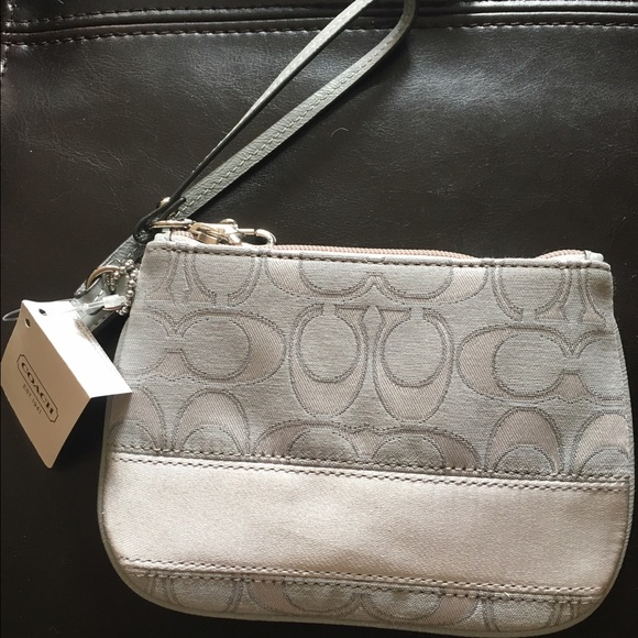 Coach small wristlet, zipper - Picture 1 of 2