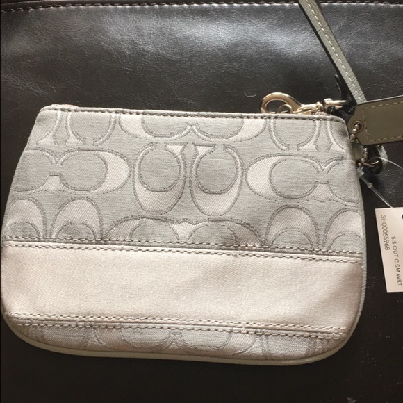 Coach small wristlet, zipper - Picture 2 of 2