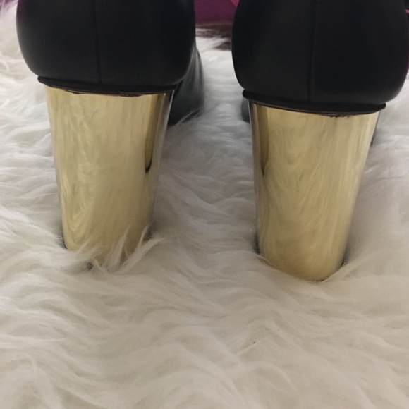 GILI Black Lamb Boots w/Gold Heels NWT! - Picture 3 of 3