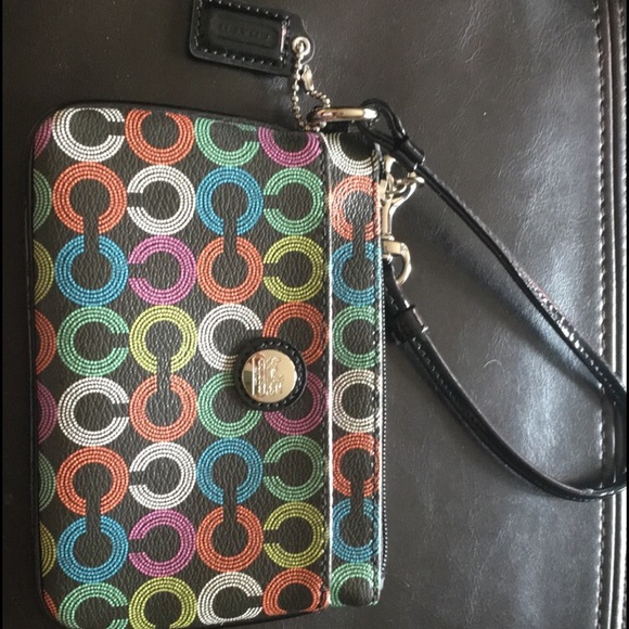 Coach signature wristlet Corner Zip - Picture 1 of 2