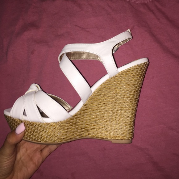 white open toed wedges!!🔥🔥🔥🔥💋💋💋 - Picture 3 of 4