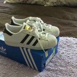 Adidas originals- kids 6 fit like womens 8