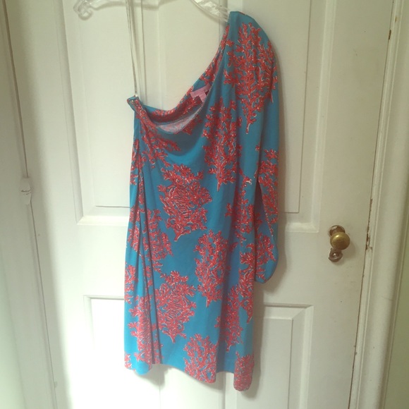 One sleeve dress