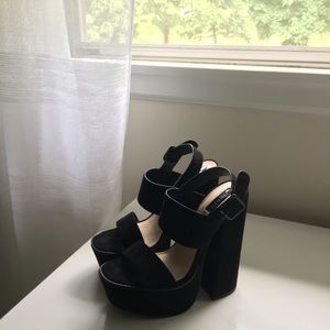 Forever 21 faux suede black strappy sandal pumps