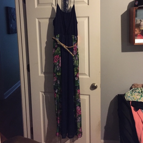 Maxi dress with belt. Brand new. Medium