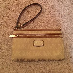 ❗️*LAST CHANCE*❗️MK Wristlet