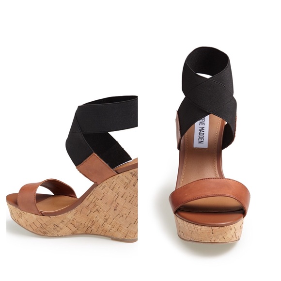 🚫SOLD🚫Steve Madden black/tan wedges - Picture 2 of 4