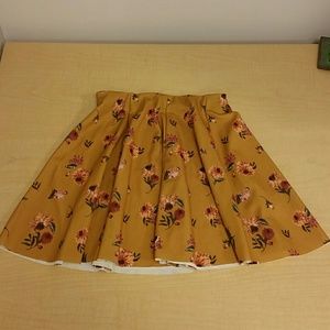 Yellow floral pleated skirt
